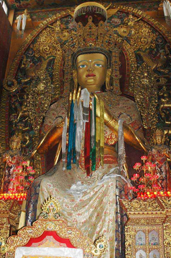 24 - Nepal - Kathmandu, stupa de Bouddhanath, estatua de Buda